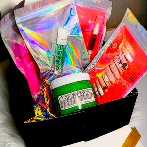 Cosmetic bundle box.